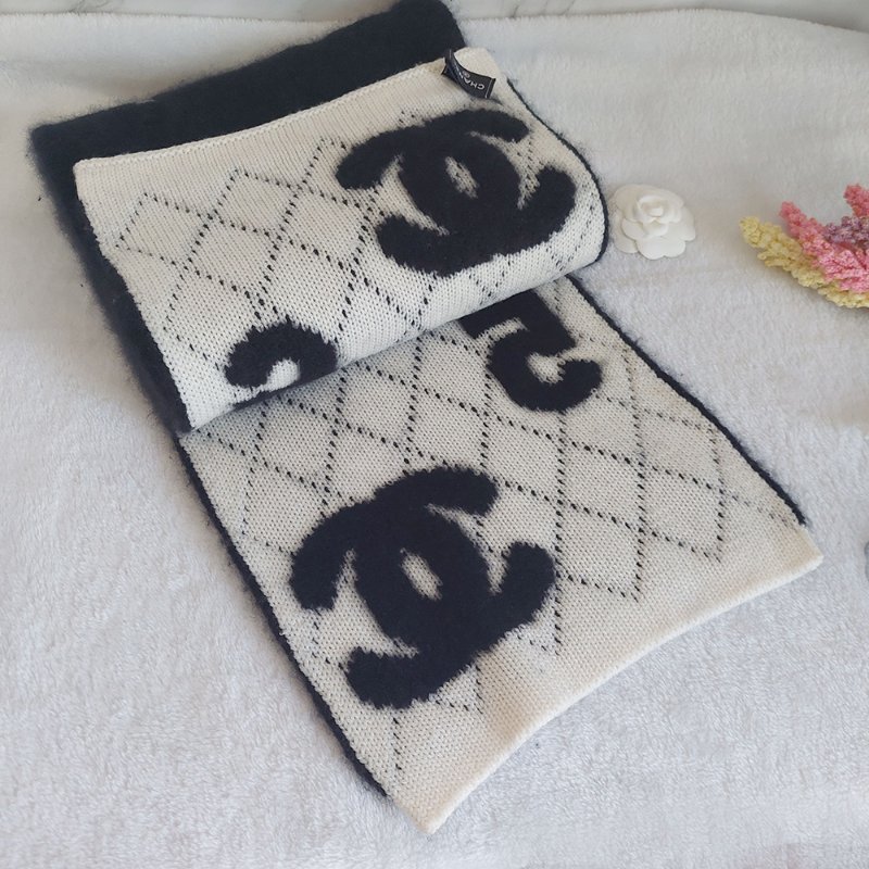 CHANEL 香奈兒 🎀現貨實拍 🎀熊貓 爆款 字母logo 雙面 羊絨 圍巾 批肩 黑白-20