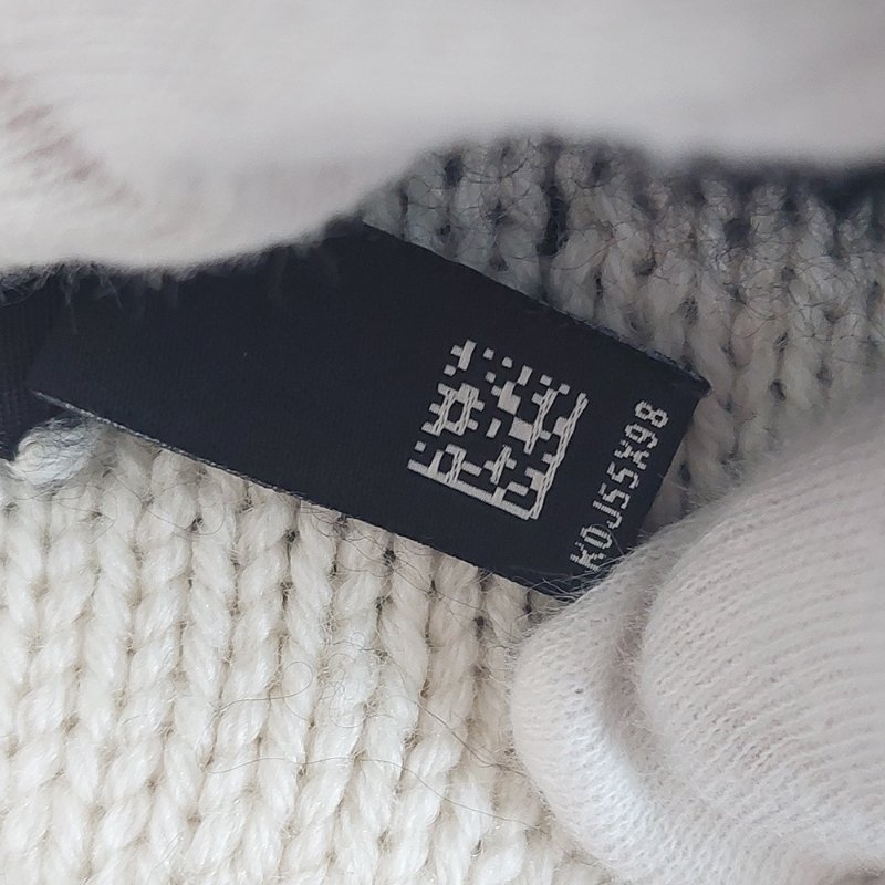 CHANEL 香奈兒 🎀現貨實拍 🎀熊貓 爆款 字母logo 雙面 羊絨 圍巾 批肩 黑白-30