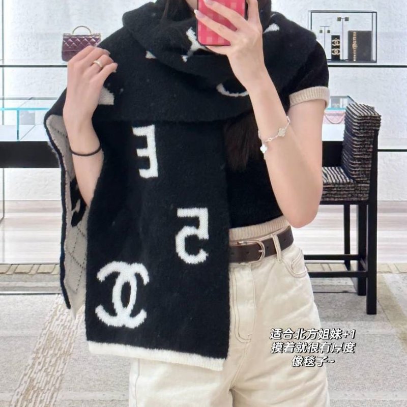 CHANEL 香奈兒 🎀現貨實拍 🎀熊貓 爆款 字母logo 雙面 羊絨 圍巾 批肩 黑白-37