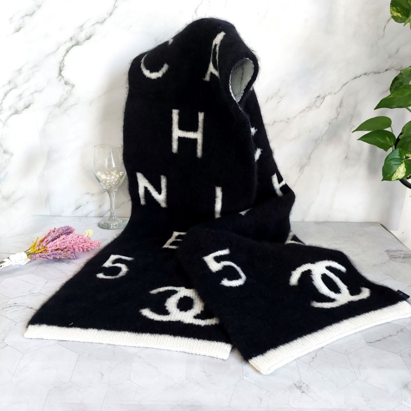 CHANEL 香奈兒 🎀現貨實拍 🎀熊貓 爆款 字母logo 雙面 羊絨 圍巾 批肩 黑白-40