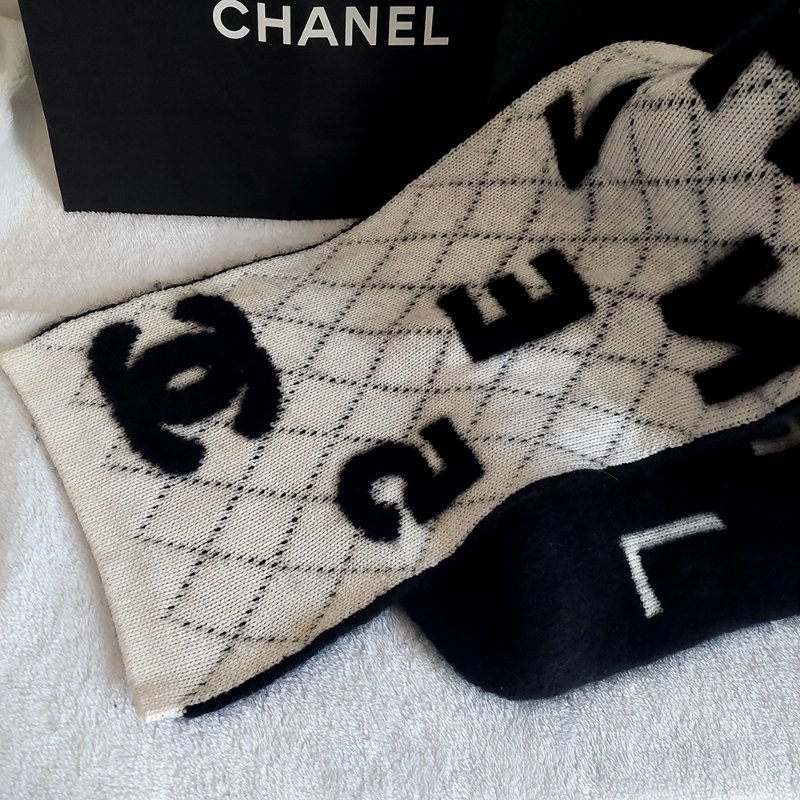 CHANEL 香奈兒 🎀現貨實拍 🎀熊貓 爆款 字母logo 雙面 羊絨 圍巾 批肩 黑白-46