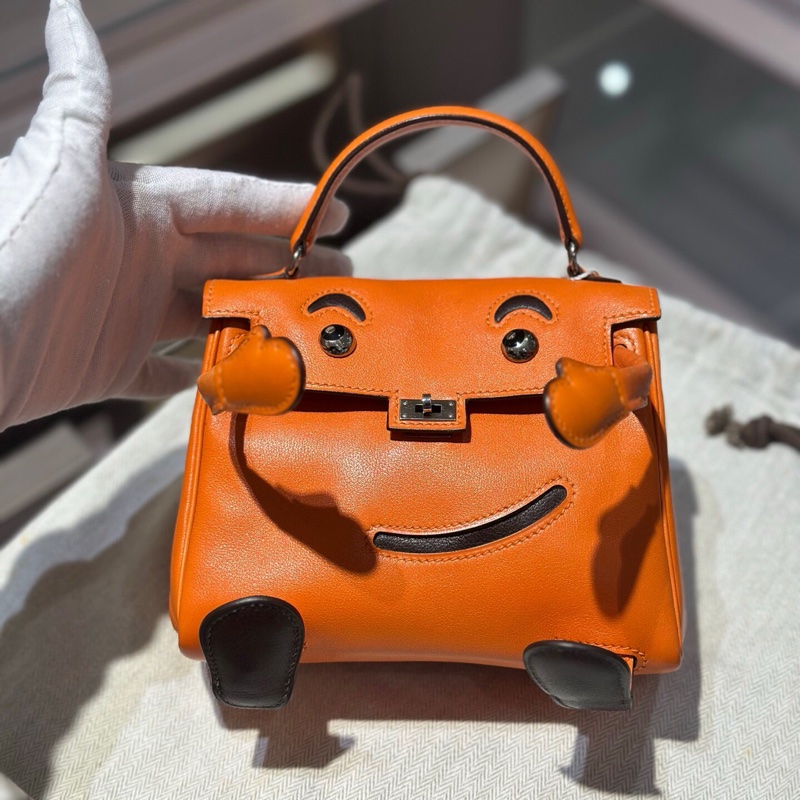 愛馬仕Hermes 千禧娃娃kelly doll 愛馬仕橙 收藏款 框D 好價帶走-6
