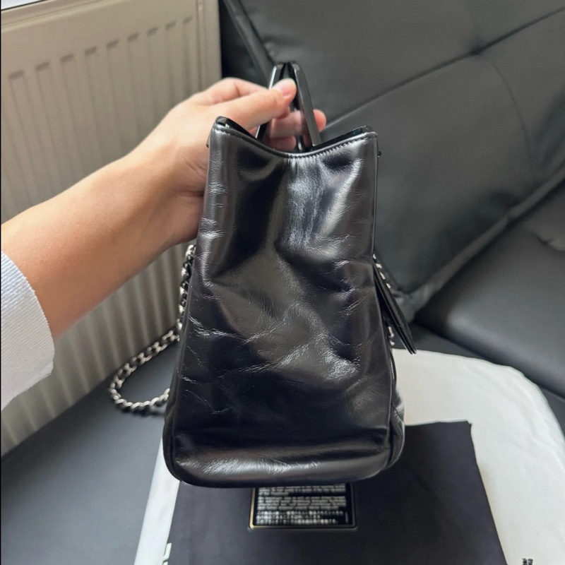 Chanel • 高稀黑銀油臘牛皮壓克力手柄衣架包 小號-6