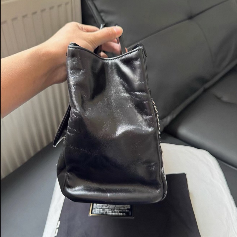 Chanel • 高稀黑銀油臘牛皮壓克力手柄衣架包 小號-8