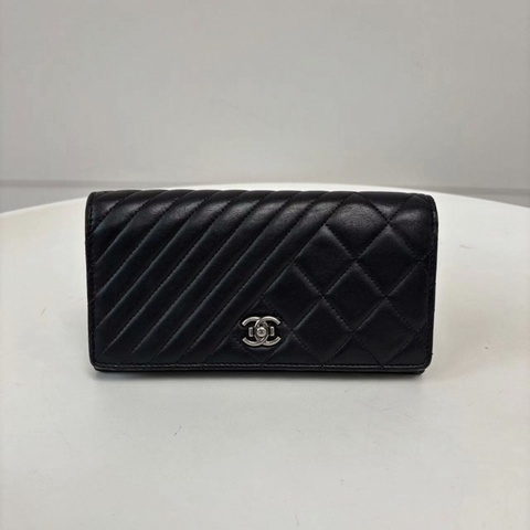 Chanel • 孟買系列 黑銀油臘牛皮長夾 #可加鏈條變Woc