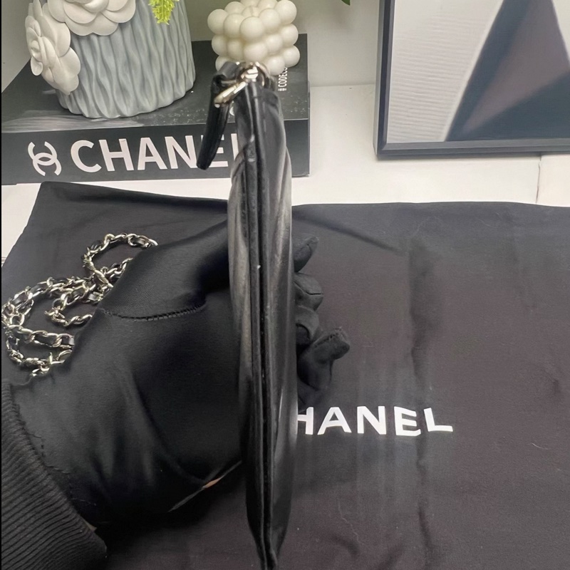 Chanel • 經典雙C銀扣牛皮一字拉鍊大零錢包-3