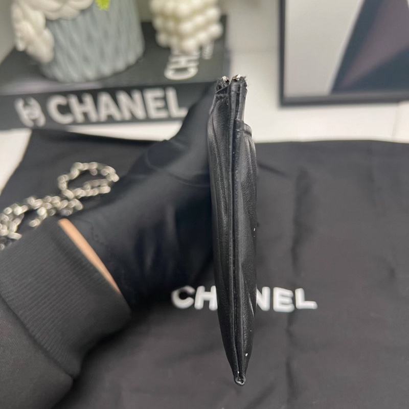 Chanel • 經典雙C銀扣牛皮一字拉鍊大零錢包-5