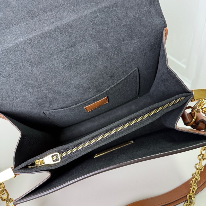 LV芯片款達芙妮中號鏈條包-7