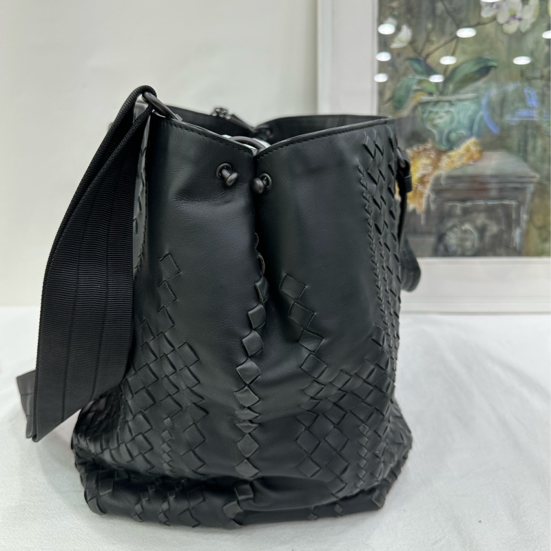 BV葆蝶家 黑色編織手提包-4