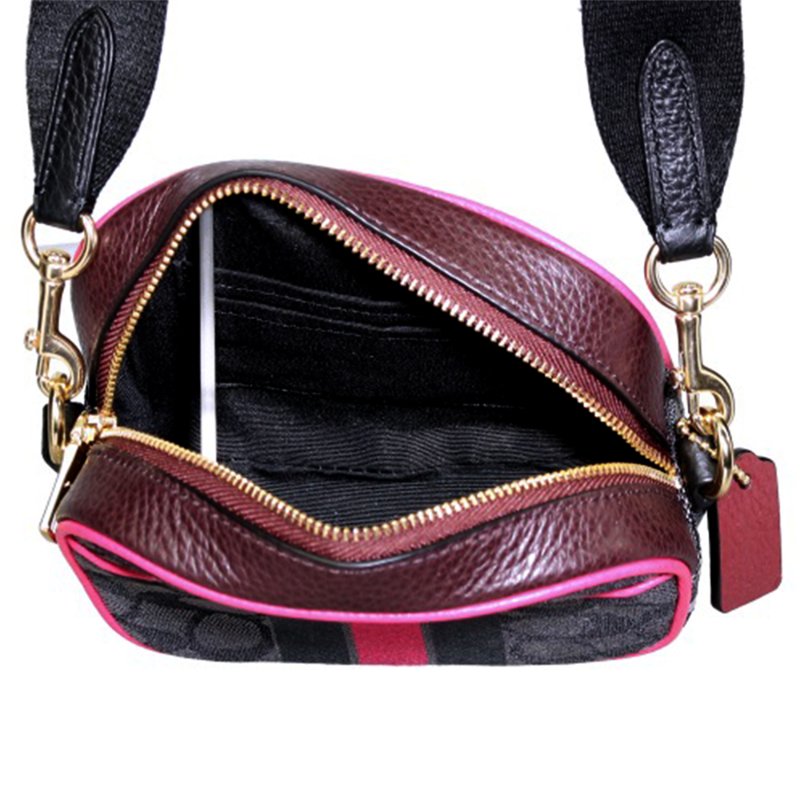 【COACH】撞色織布斜背相機包-黑灰紅條-2