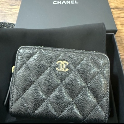 💖Chanel 加大版 拉鍊零錢包 黑金牛💖