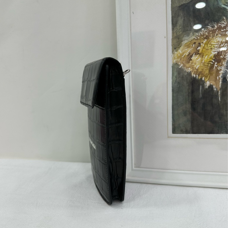 Balenciaga巴黎世家鱷壓手機包-3