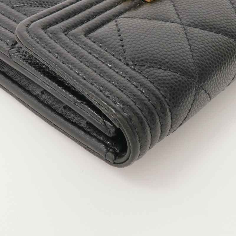 CHANEL 牛皮皮革Boy Wallet金扣錢包-8