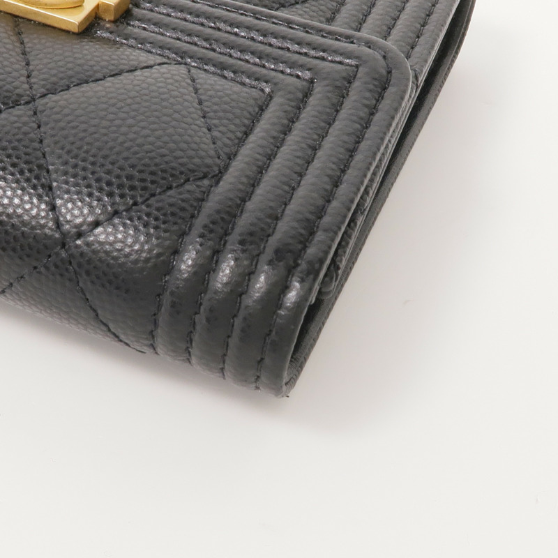 CHANEL 牛皮皮革Boy Wallet金扣錢包-9