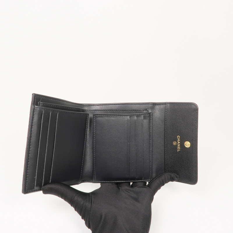 CHANEL 牛皮皮革Boy Wallet金扣錢包-12