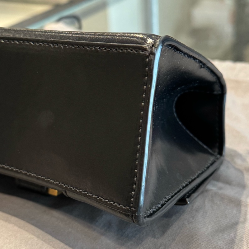 Balenciaga 亮面牛皮沙漏包-5