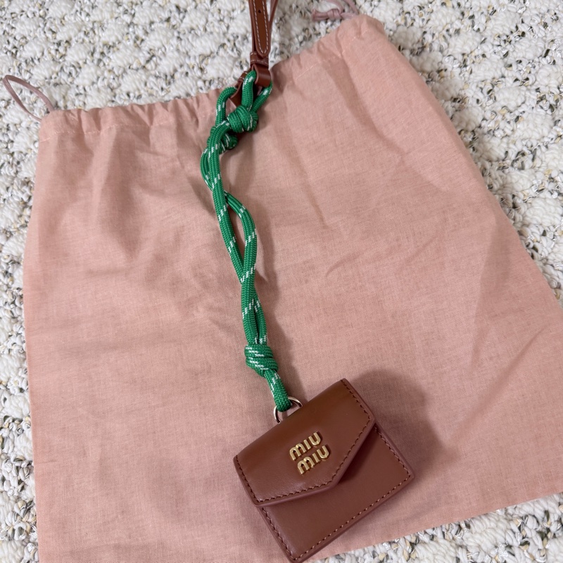 Miumiu ❤️干邑色最熱賣的顏色❤️小可愛耳機包-2