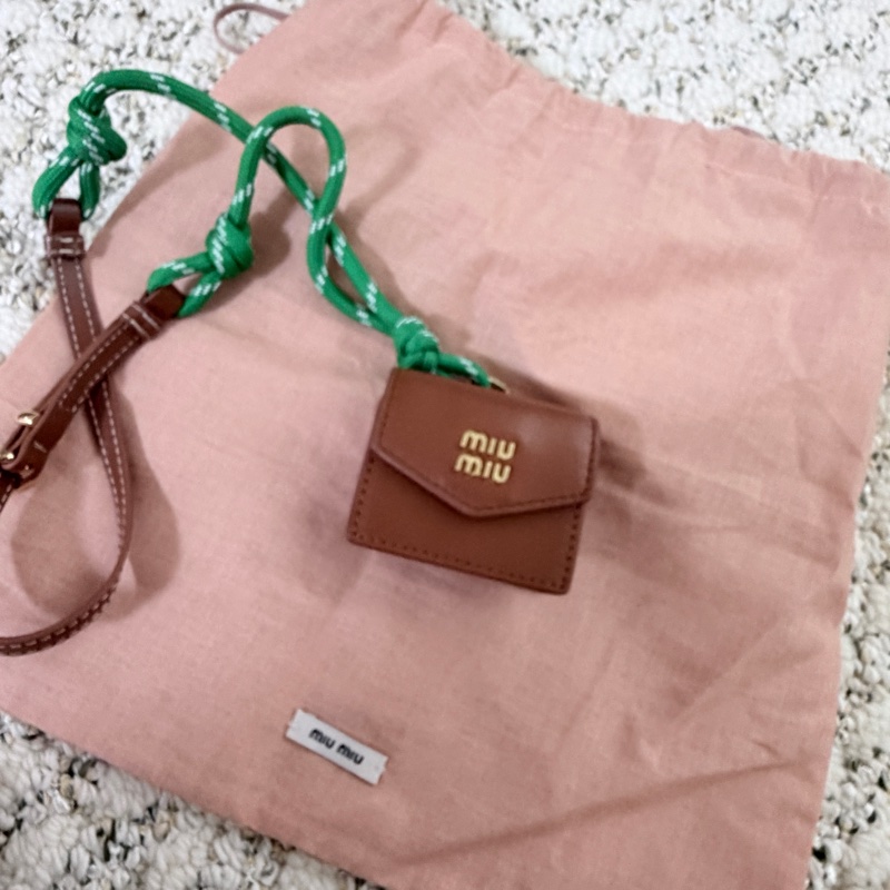 Miumiu ❤️干邑色最熱賣的顏色❤️小可愛耳機包-4