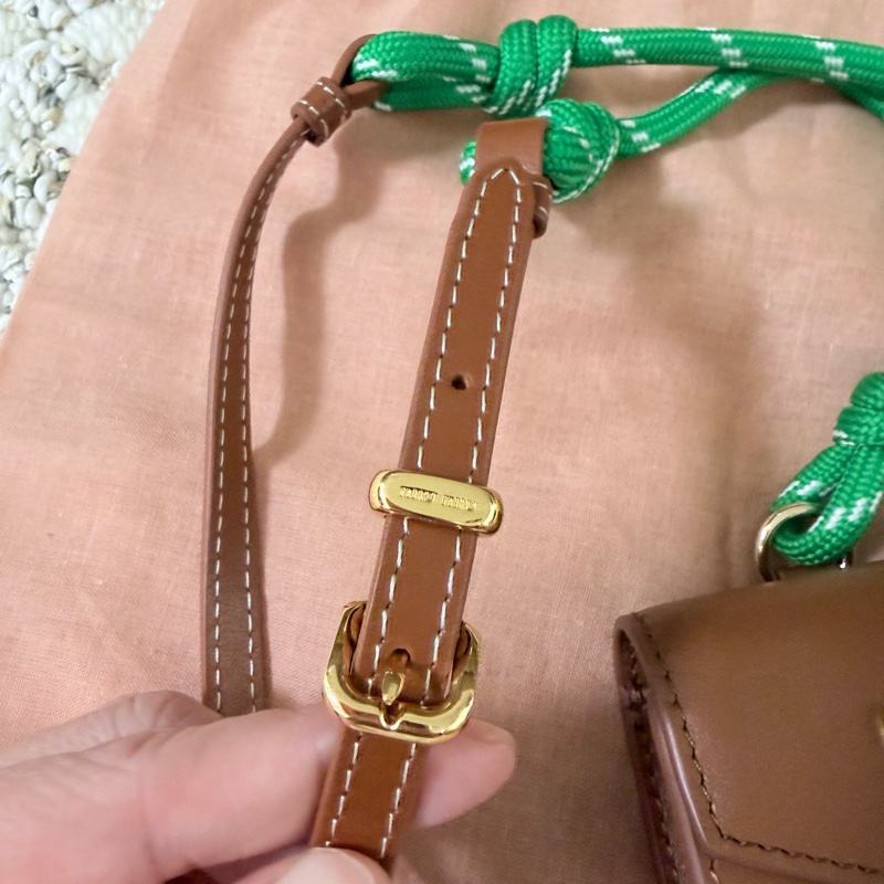 Miumiu ❤️干邑色最熱賣的顏色❤️小可愛耳機包-5