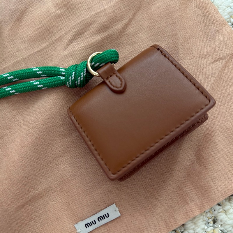 Miumiu ❤️干邑色最熱賣的顏色❤️小可愛耳機包-10