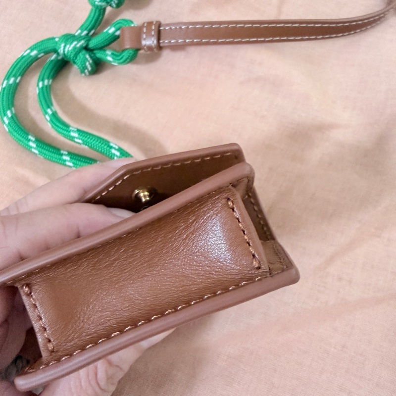 Miumiu ❤️干邑色最熱賣的顏色❤️小可愛耳機包-12