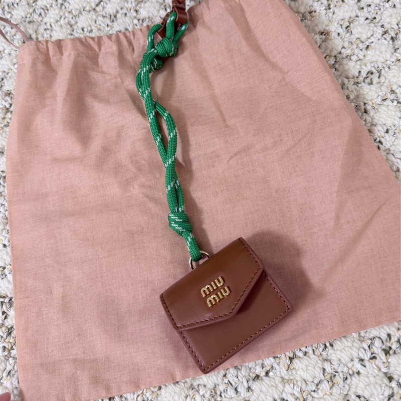 Miumiu ❤️干邑色最熱賣的顏色❤️小可愛耳機包-17
