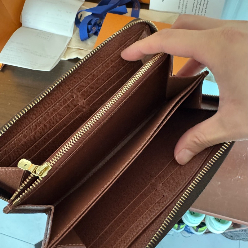 Lv皮夾 容量超多 保存如新 日本購入 M42616-1