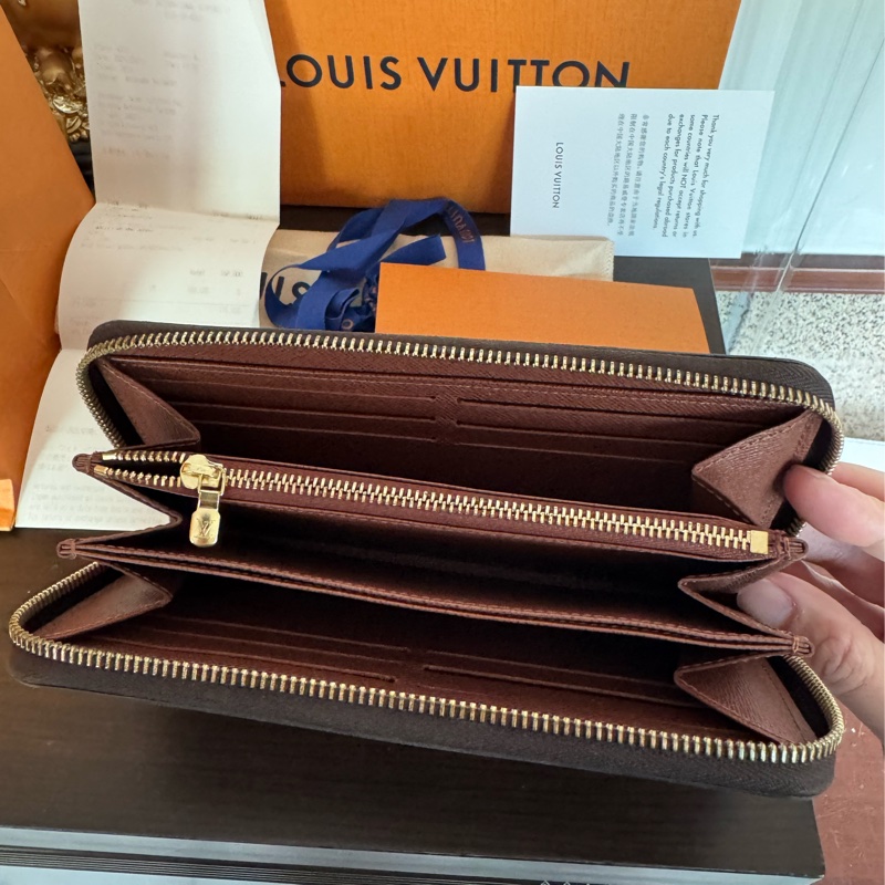 Lv皮夾 容量超多 保存如新 日本購入 M42616-4