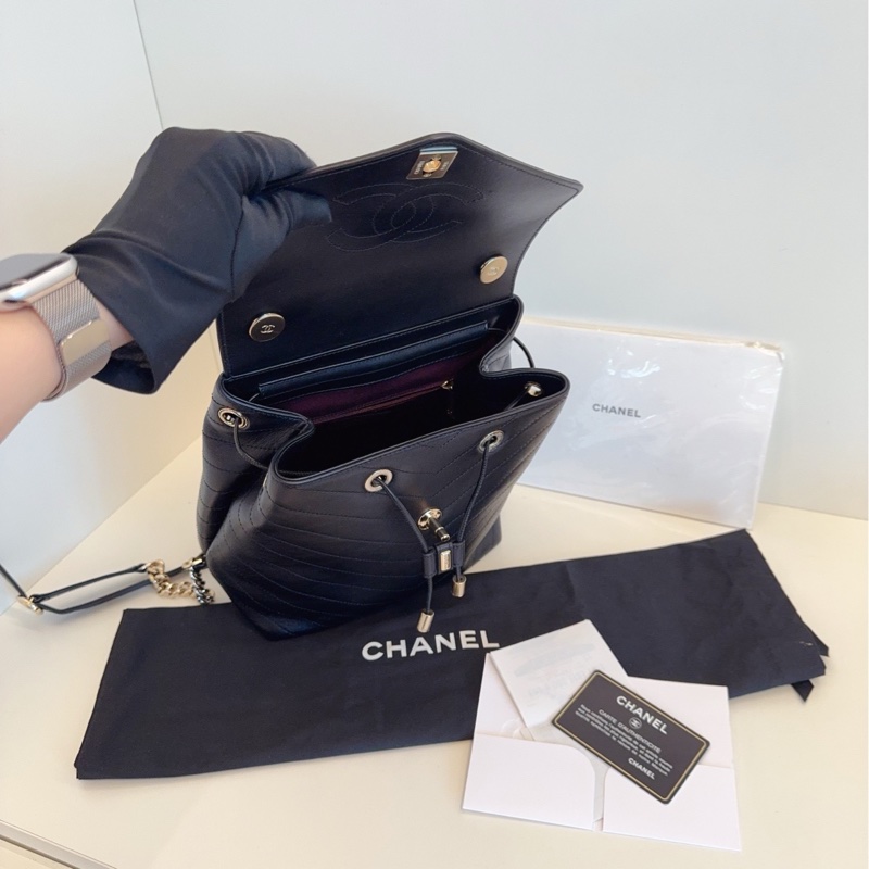 【99新🆕部分膜在】Chanel 黑金復古V紋牛皮 雙肩包-2