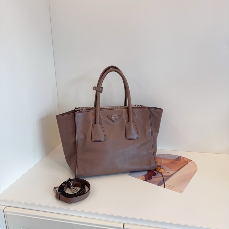 【98新🆕】Prada 經典大地色蝙蝠包手提包 單肩包-0