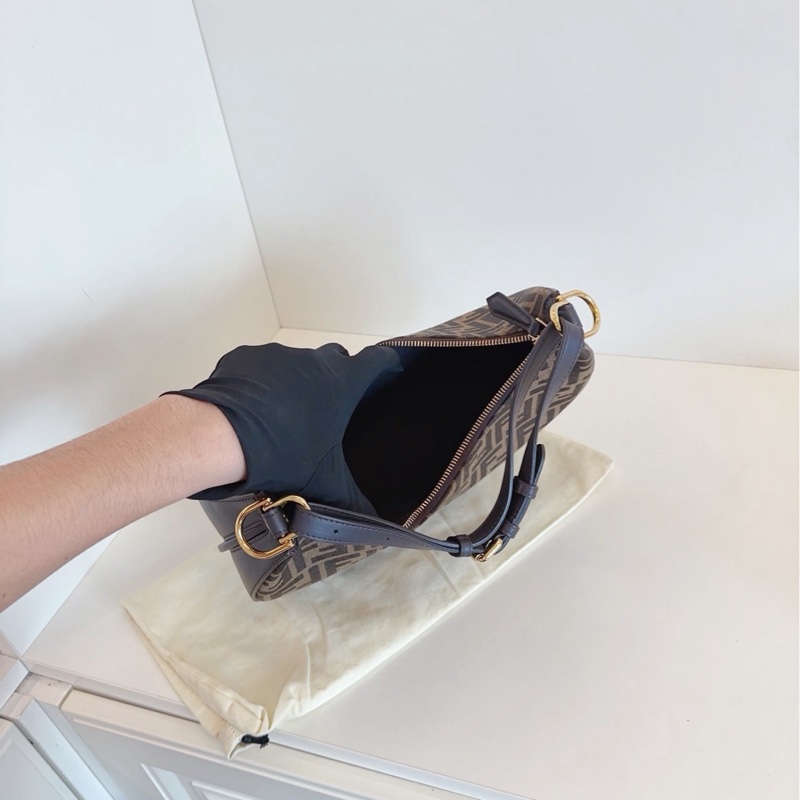 【閒置99新🆕】Fendi 雙F老花Graphy大月亮腋下包手提包 單肩包-5