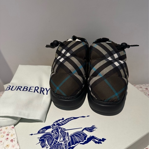 全新Burberry2024秋季系列格紋鞋(原價$34900)