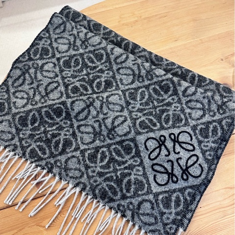 【全🆕】 LOEWE Anagram scarf羊絨羊毛刺繍圍巾頸 巾女款 深灰色
