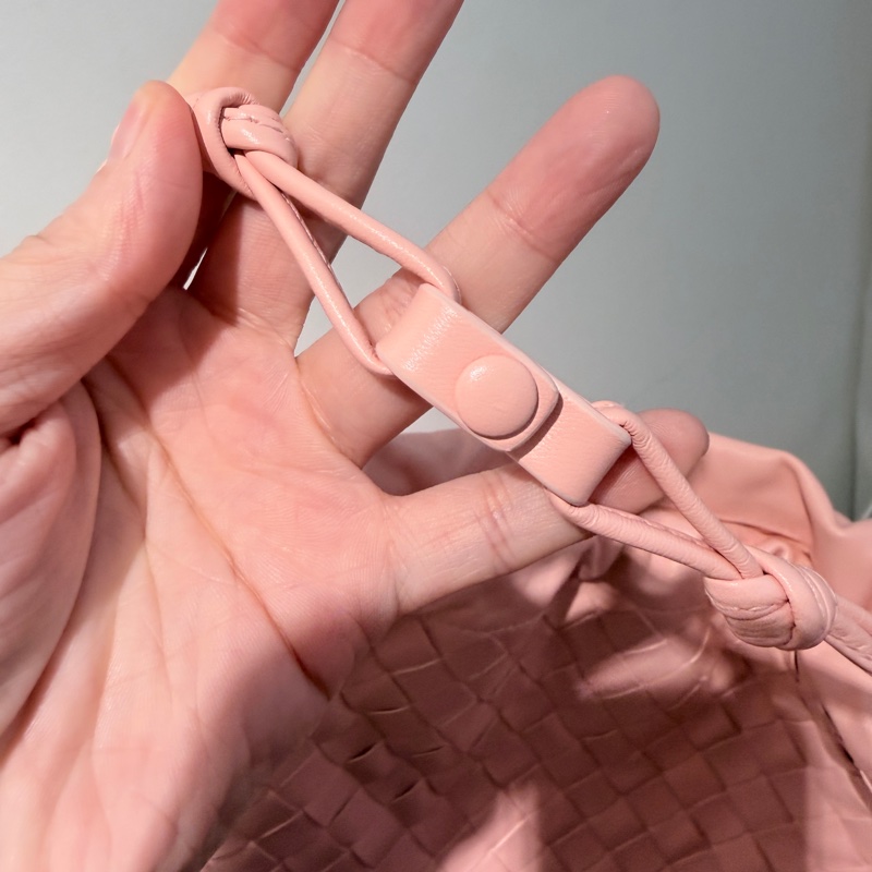 BV 🎀超粉嫩 束口小袋 可上肩/手提-14