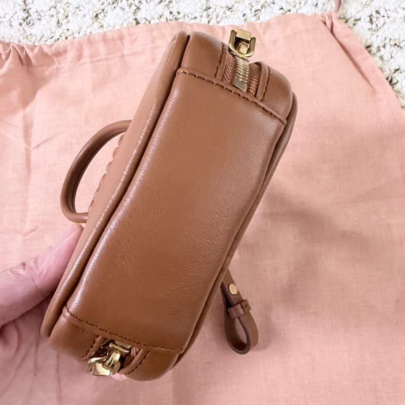 Miumiu ❤️Beau 皮革小微型袋 最好看的干邑色-7