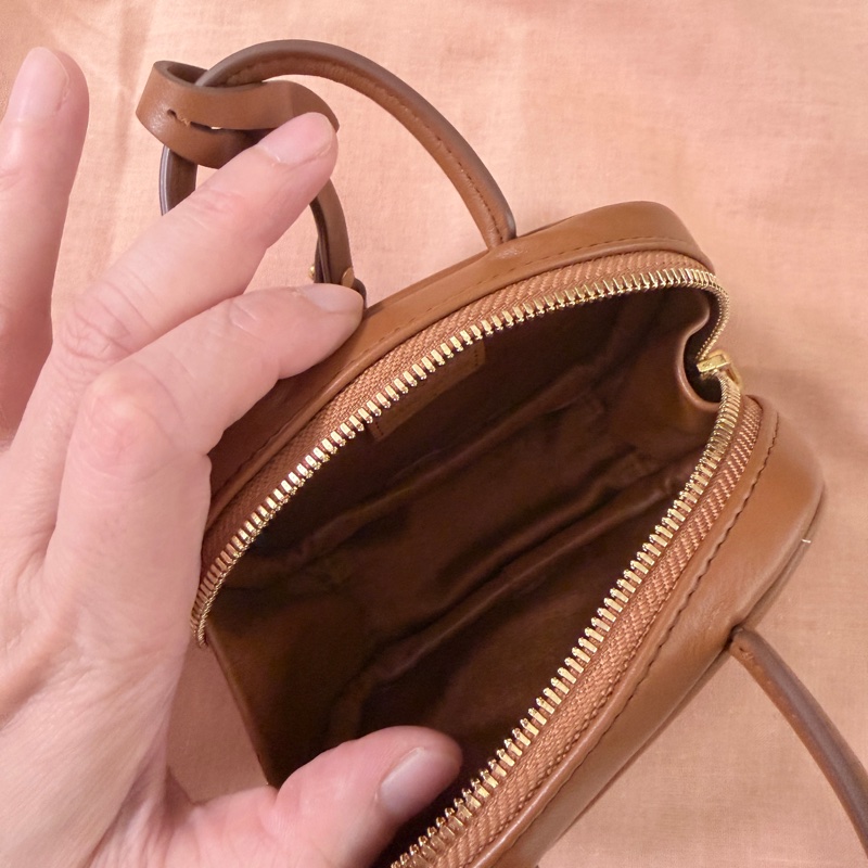 Miumiu ❤️Beau 皮革小微型袋 最好看的干邑色-9