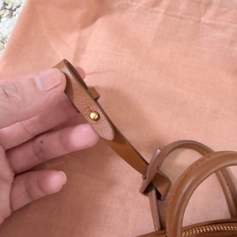 Miumiu ❤️Beau 皮革小微型袋 最好看的干邑色-13