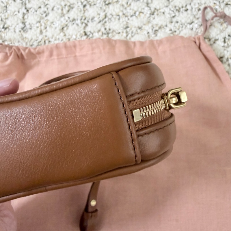 Miumiu ❤️Beau 皮革小微型袋 最好看的干邑色-14