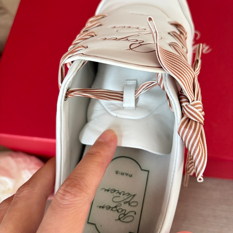 Roger Vivier VIV ÉTIQUETTE 法式優雅小白鞋 緞帶繫帶休閒鞋 白色 EU 39-15