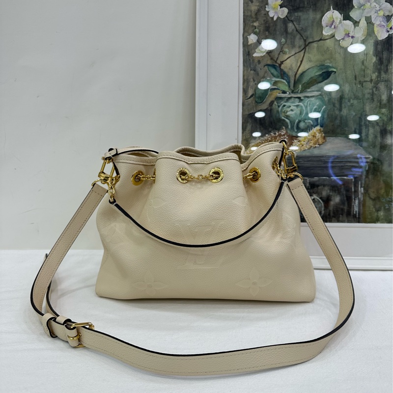 Lv 路易威登 BUNDLE 全皮奶白色 晶片款 單肩斜背包 底長28-2