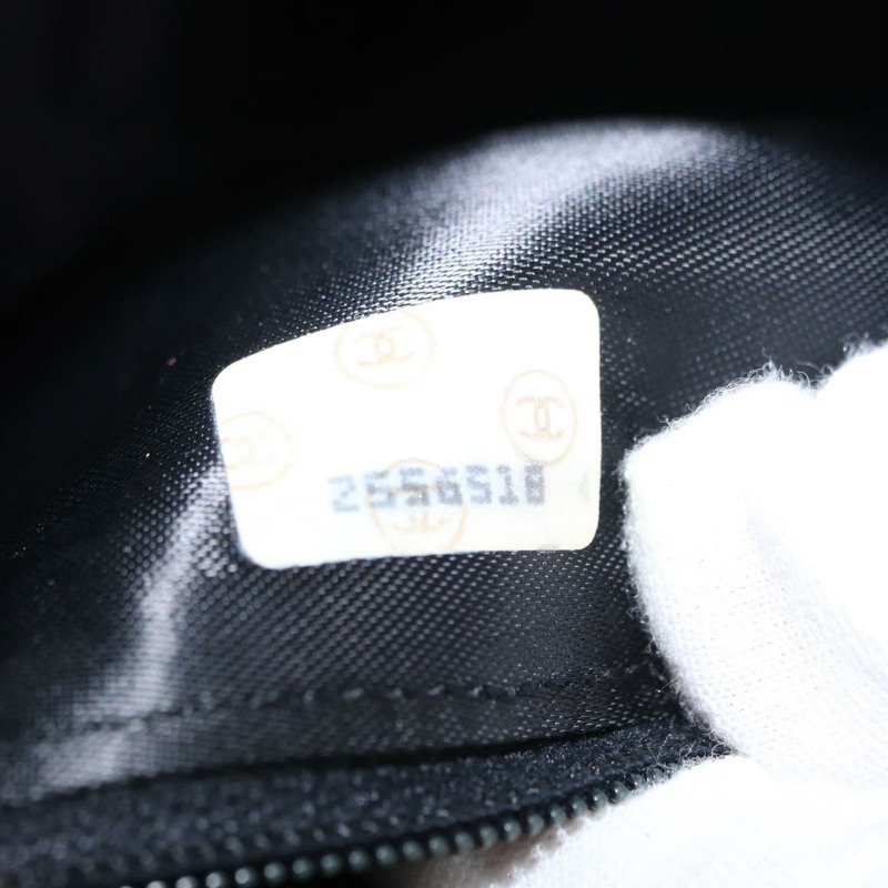 【日本直送】香奈兒 (CHANEL) 鏈條 V 字縫線肩背包，魚子醬紋皮革，黑色，金色雙 C 標誌，貨號 146083AV-9