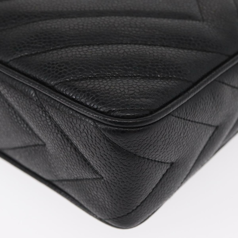 【日本直送】香奈兒 (CHANEL) 鏈條 V 字縫線肩背包，魚子醬紋皮革，黑色，金色雙 C 標誌，貨號 146083AV-17