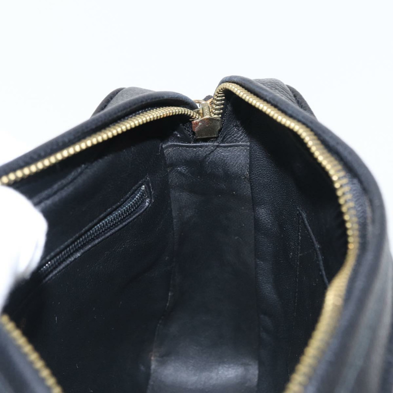 【日本直送】香奈兒 (CHANEL) 鏈條 V 字縫線肩背包，魚子醬紋皮革，黑色，金色雙 C 標誌，貨號 146083AV-20