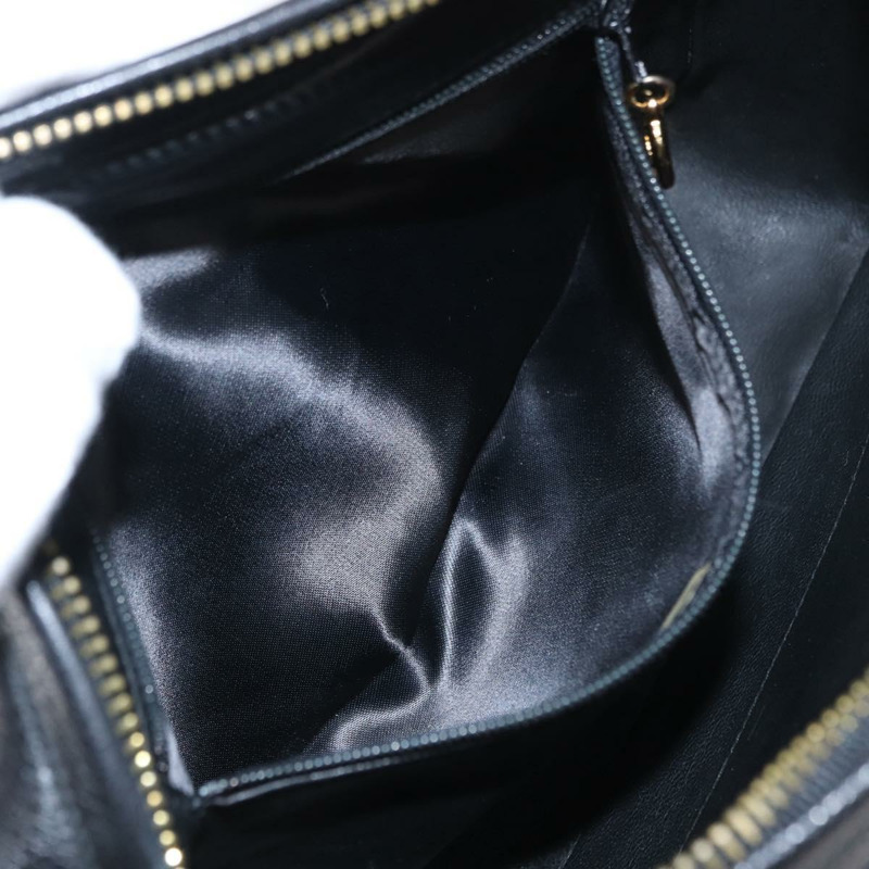 【日本直送】香奈兒 (CHANEL) 鏈條 V 字縫線肩背包，魚子醬紋皮革，黑色，金色雙 C 標誌，貨號 146083AV-23