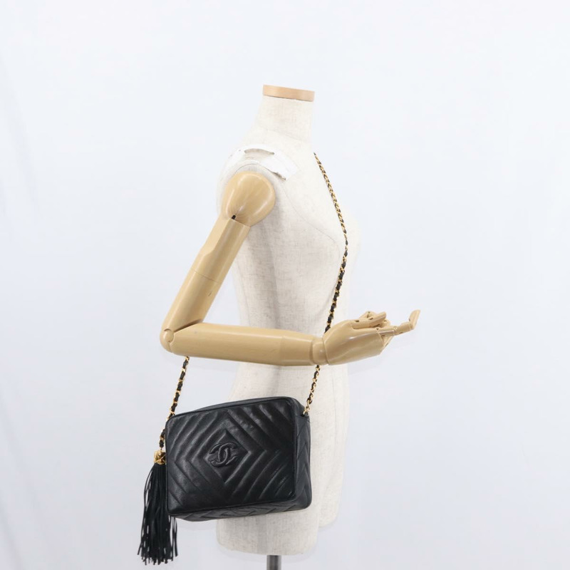 【日本直送】香奈兒 (CHANEL) 鏈條 V 字縫線肩背包，魚子醬紋皮革，黑色，金色雙 C 標誌，貨號 146083AV-24