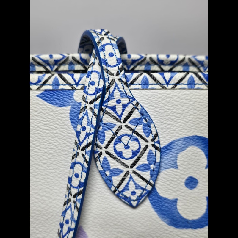 LV - Neverfull MM By The Pool-11