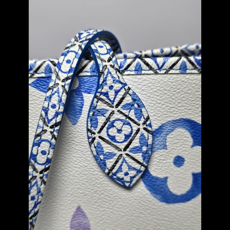 LV - Neverfull MM By The Pool-12