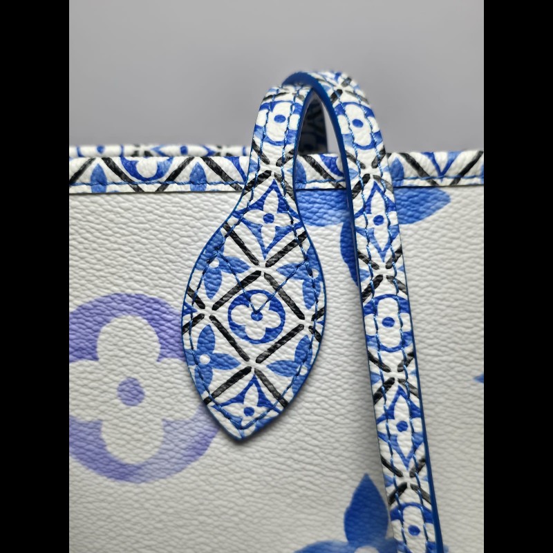 LV - Neverfull MM By The Pool-13