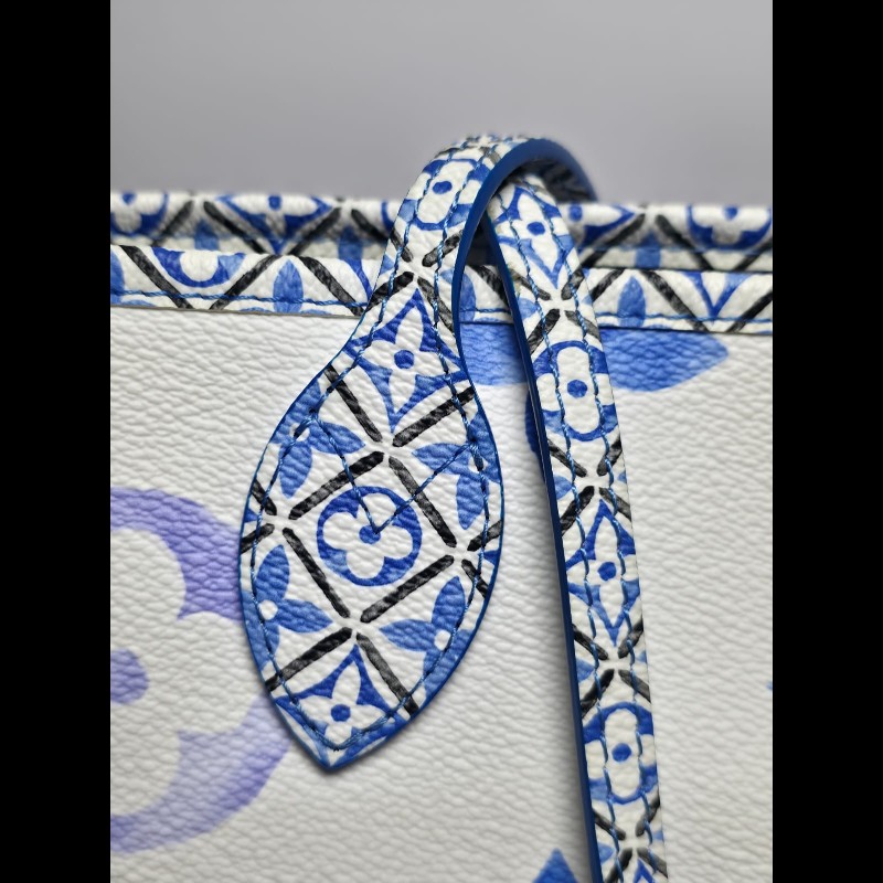 LV - Neverfull MM By The Pool-14