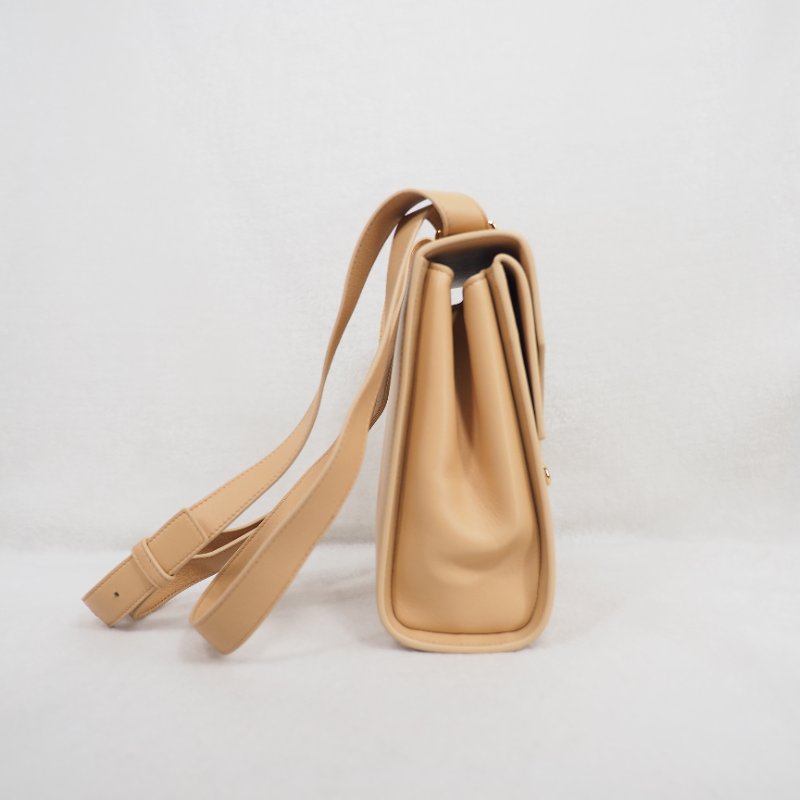 BV 牛皮 the clip 金扣單肩包-3